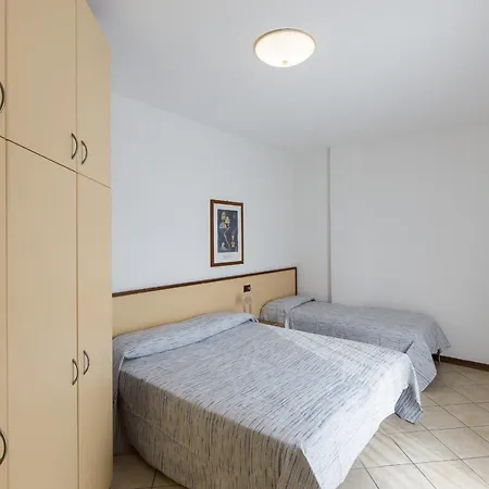 Robinia/Pinetine Lido Altanea Apartment Caorle Exterior photo