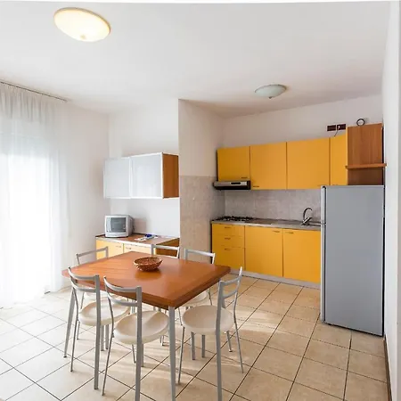 Robinia/Pinetine Lido Altanea Apartment Caorle Exterior photo